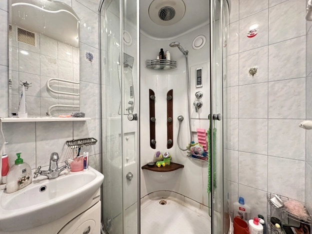 Купить трехкомнатную квартиру в районе Выборгский в Санкт-Петербурге. Вариант № 21987, 15, площадь -  квм, цена 7300000 рублей