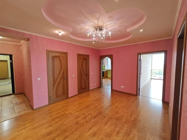 Купить трехкомнатную квартиру в Калуге. Вариант № 7219923, 5, площадь -  квм, цена 15200000 рублей