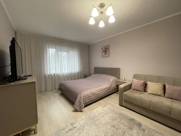 Купить квартиру на вторичке у метро Калужская в Москве. Вариант № 10446844, 1, площадь -  квм, цена 21000000 рублей