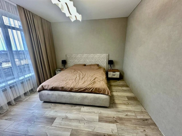 . Вариант № 41682, 7, площадь - 160 квм, цена 10000000 рублей