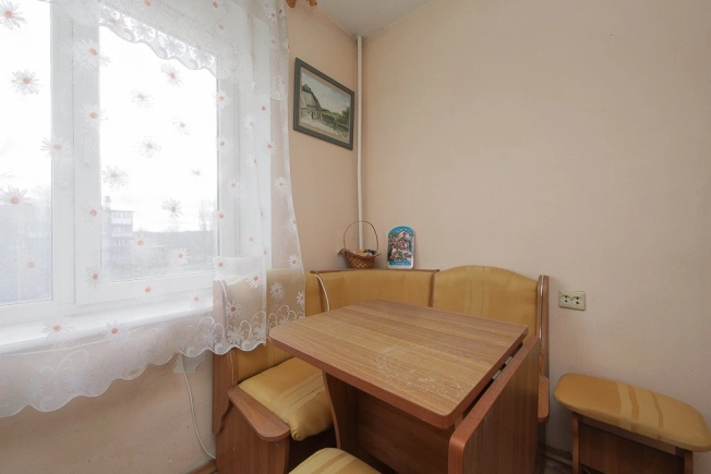 Купить четырехкомнатную квартиру в Калининграде. Вариант № 15208, 4, площадь -  квм, цена 3950000 рублей