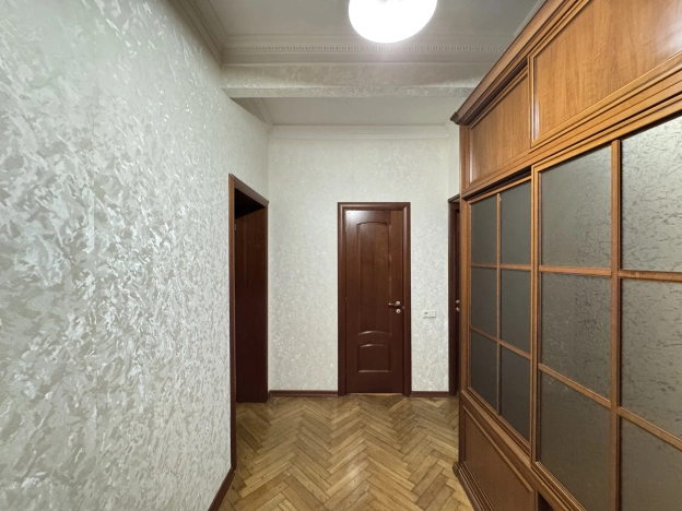 Купить квартиру в Москве. Вариант № 7592354, 8, площадь - квм, цена 44000000 рублей
