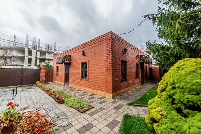 Купить дом на улице Ипподромная в Краснодаре. Вариант № 4277, 10, площадь -  квм, цена 39500000 рублей