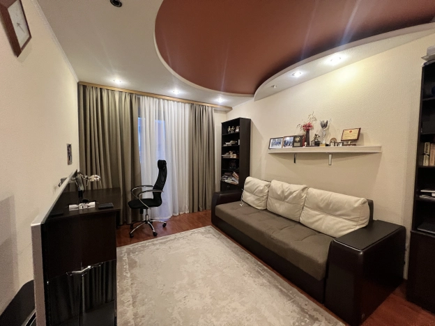 Купить трехкомнатную квартиру в Сыктывкаре. Вариант № 9804960, 23, площадь -  квм, цена 14300000 рублей