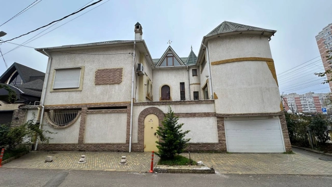 Купить дом на улице Гаражная в Краснодаре. Вариант № 35322, 3, площадь -  квм, цена 60000000 рублей