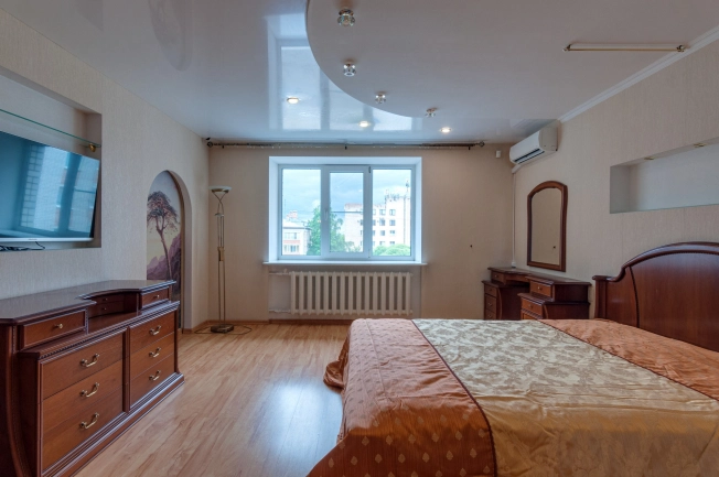 Купить четырехкомнатную квартиру в Вологде. Вариант № 53857, 32, площадь -  квм, цена 16900000 рублей