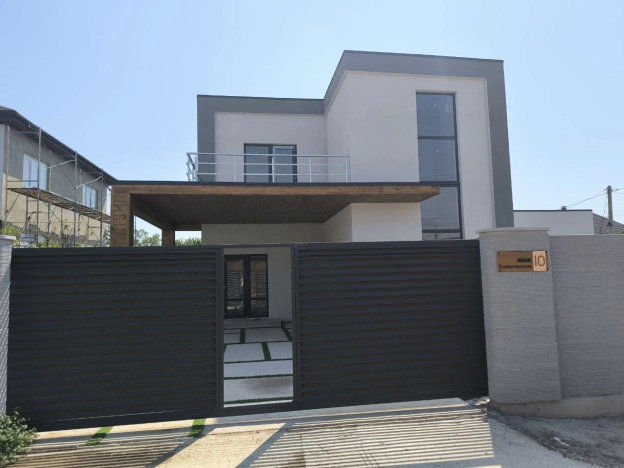 Купить дом на улице Шоссейный переулок в Краснодарском крае. Вариант № 54882, 0, площадь -  квм, цена 12500000 рублей