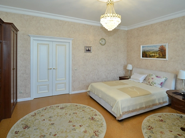 Купить квартиру на улице Кирова в Новосибирске. Вариант № 43747, 8, площадь -  квм, цена 10050000 рублей