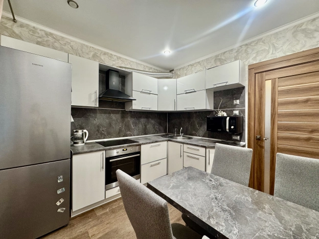 Купить трехкомнатную квартиру в Старом Осколе. Вариант № 8822801, 3, площадь -  квм, цена 6350000 рублей