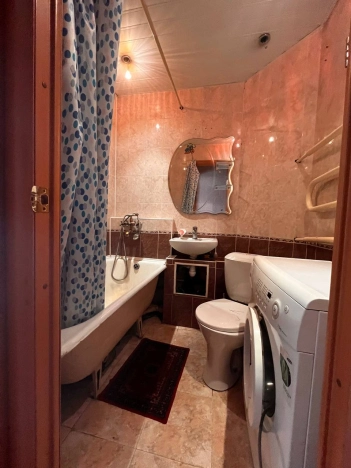 Купить квартиру на вторичке в Иркутске. Вариант № 7627345, 14, площадь -  квм, цена 4150000 рублей