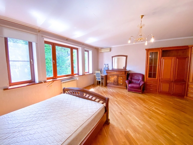 Купить трехкомнатную квартиру в Краснодарском крае. Вариант № 2540618, 18, площадь -  квм, цена 43000000 рублей