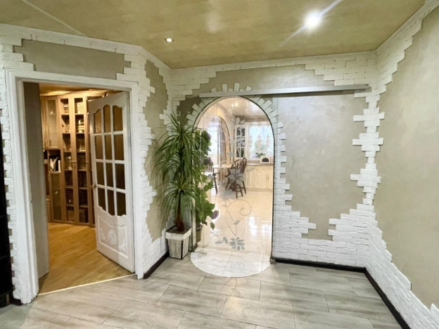 Купить четырехкомнатную квартиру в Московской области. Вариант № 10006373, 7, площадь -  квм, цена 11380000 рублей