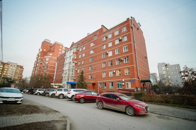 Купить трехкомнатную квартиру в Омске. Вариант № 8417924, 28, площадь -  квм, цена 18950000 рублей