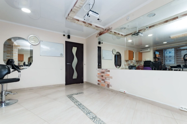 Снять коммерческую недвижимость в Тобольске. Вариант № 5492, 20, площадь -  квм, цена 150000 рублей