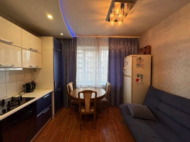 Купить трехкомнатную квартиру в Микрорайоне Ключи в Воронеже. Вариант № 10475441, 8, площадь - квм, цена 9500000 рублей