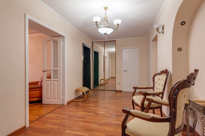 Купить квартиру в Вологодской области. Вариант № 8790858, 27, площадь -  квм, цена 12000000 рублей