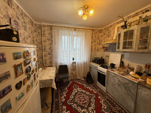 Купить трехкомнатную квартиру в Белгородской области. Вариант № 10025548, 6, площадь -  квм, цена 3700000 рублей