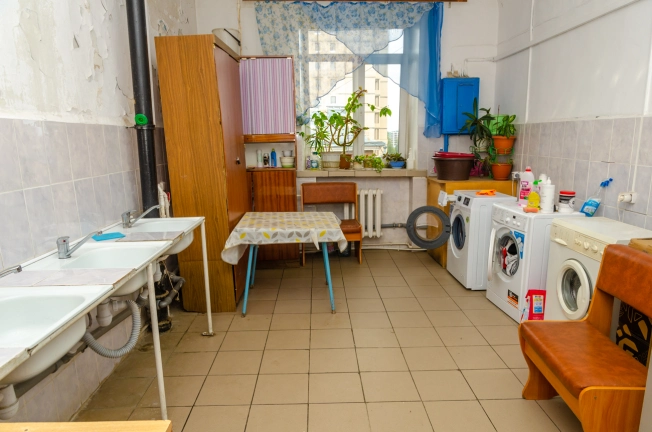 Купить комнату у метро Заельцовская в Новосибирске. Вариант № 4138848, 28, площадь -  квм, цена 2950000 рублей