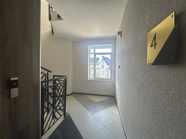 Купить трехкомнатную квартиру в районе Центральный в Калининграде. Вариант № 11653, 11, площадь -  квм, цена 16800000 рублей