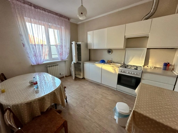 Купить дом на улице Хомутникова в Элисте. Вариант № 6186, 11, площадь -  квм, цена 8500000 рублей