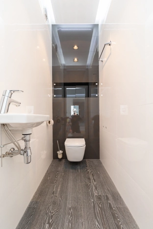 Купить двухкомнатную квартиру на улице 10 лет Октября в Омске. Вариант № 5498, 22, площадь -  квм, цена 12600000 рублей