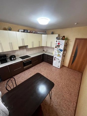 Купить трехкомнатную квартиру в Новосибирске. Вариант № 7642658, 8, площадь -  квм, цена 7100000 рублей