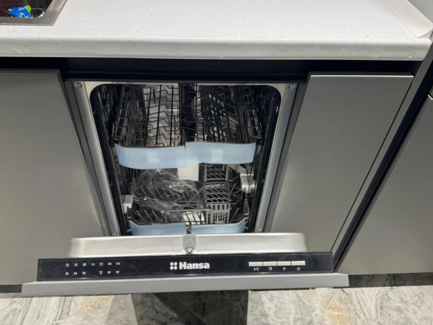 Купить трехкомнатную квартиру в районе Калининский в Новосибирске. Вариант № 4885111, 3, площадь -  квм, цена 11990000 рублей