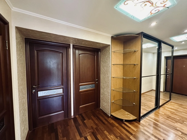 Купить четырехкомнатную квартиру на вторичке в Пензенской области. Вариант № 42813, 31, площадь - квм, цена 6800000 рублей