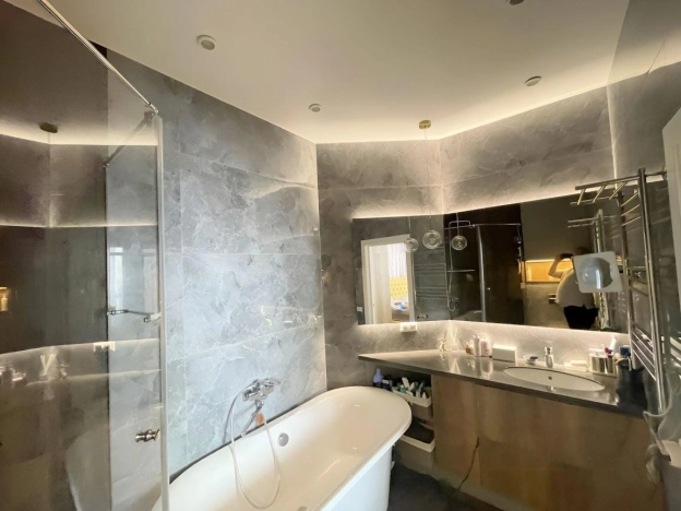 Купить квартиру в Москве. Вариант № 10235681, 12, площадь -  квм, цена 44000000 рублей