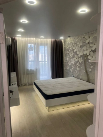 Снять квартиру у метро Площадь Гарина-Михайловского в Новосибирске. Вариант № 9486540, 4, площадь -  квм, цена 50000 рублей