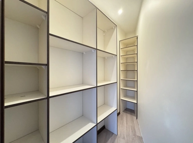 Купить квартиру в Москве. Вариант № 8599674, 34, площадь -  квм, цена 26000000 рублей