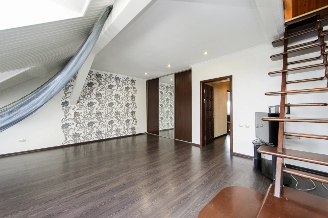 Купить четырехкомнатную квартиру в Калининграде. Вариант № 4922, 39, площадь -  квм, цена 16990000 рублей