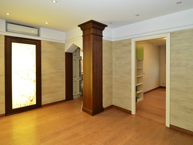 Купить трехкомнатную квартиру в районе Центральный в Новосибирске. Вариант № 1767962, 20, площадь -  квм, цена 30000000 рублей