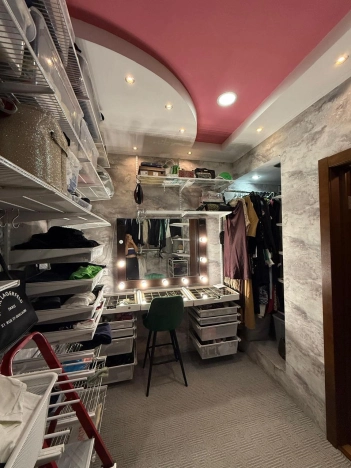 Купить четырехкомнатную квартиру в Новосибирской области. Вариант № 8070281, 27, площадь -  квм, цена 25000000 рублей