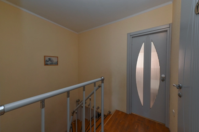 Купить трехкомнатную квартиру в Ростовской области. Вариант № 3414508, 13, площадь -  квм, цена 12950000 рублей