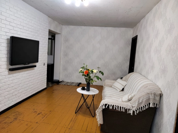 Купить двухкомнатную квартиру на улице Космический проспект в Омске. Вариант № 329501, 2, площадь -  квм, цена 3450000 рублей