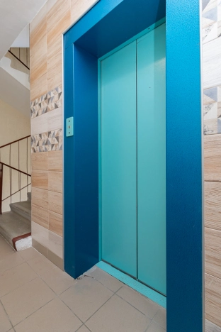 Купить двухкомнатную квартиру на улице Лукашевича в Омске. Вариант № 9127, 14, площадь -  квм, цена 10500000 рублей