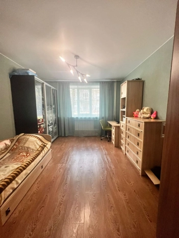 Купить трехкомнатную квартиру в Калуге. Вариант № 4882900, 3, площадь -  квм, цена 4000000 рублей