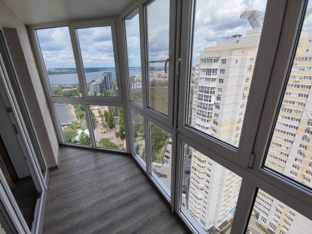 Купить трехкомнатную квартиру в районе Железнодорожный в Воронеже. Вариант № 42245, 16, площадь -  квм, цена 13500000 рублей