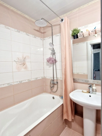 Купить однокомнатную квартиру в Омске. Вариант № 2026310, 17, площадь -  квм, цена 5650000 рублей