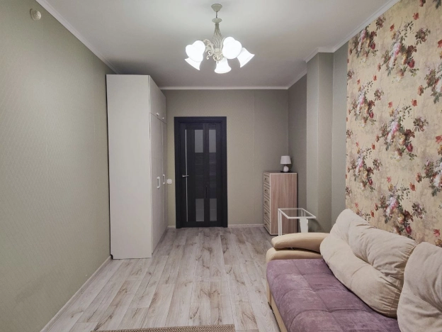 Купить квартиру на улице Есенина в Белгороде. Вариант № 23028, 6, площадь -  квм, цена 6250000 рублей