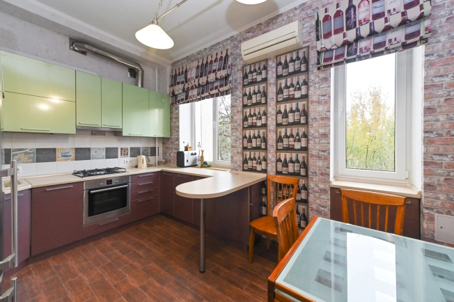 Купить трехкомнатную квартиру в Ростовской области. Вариант № 9589895, 7, площадь -  квм, цена 15500000 рублей