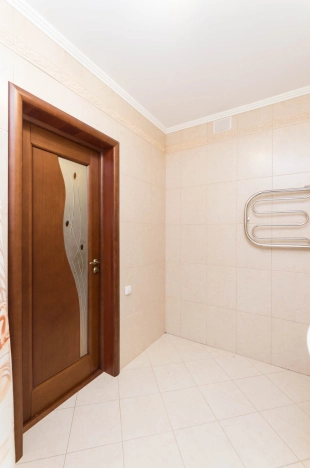 Купить двухкомнатную квартиру на вторичке в Микрорайоне 3Б, Тобольск в Тобольске. Вариант № 39000, 10, площадь -  квм, цена 7100000 рублей