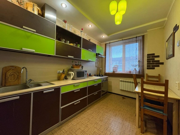 Купить трехкомнатную квартиру на улице Железнодорожная в Тюменской области. Вариант № 50956, 0, площадь -  квм, цена 4100000 рублей