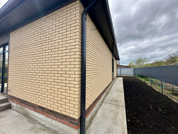 Купить дом на улице Цветочная в Краснодаре. Вариант № 34931, 3, площадь -  квм, цена 8250000 рублей