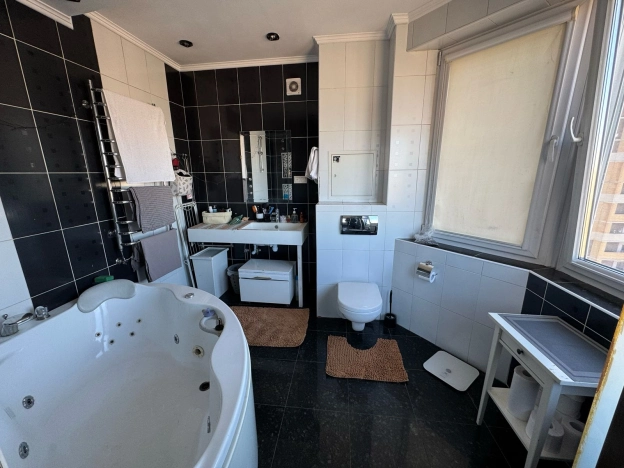 Купить четырехкомнатную квартиру в районе Сокол в Москве. Вариант № 29432, 10, площадь -  квм, цена 21500000 рублей