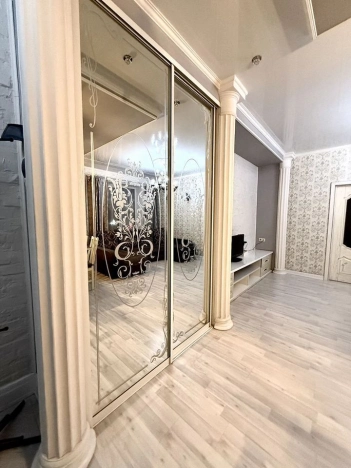 Купить квартиру на улице Горького в Владимире. Вариант № 9402691, 7, площадь -  квм, цена 6800000 рублей