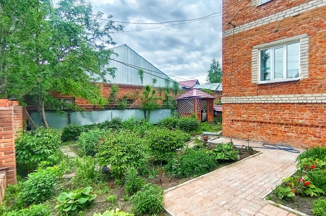 Купить дом в Омске. Вариант № 37784, 43, площадь -  квм, цена 13000000 рублей