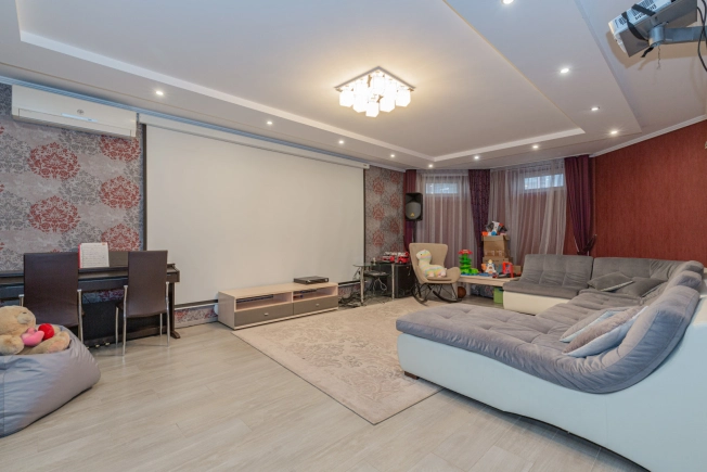 Купить дом на улице Курортная в Ростове-на-Дону. Вариант № 28937, 40, площадь -  квм, цена 99900000 рублей