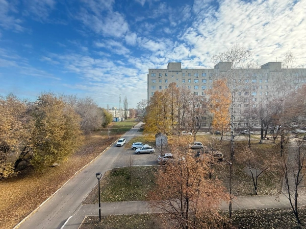 Купить трехкомнатную квартиру в Старом Осколе. Вариант № 9120109, 8, площадь -  квм, цена 5000000 рублей